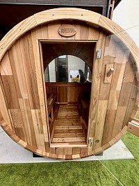 自宅の庭先やキャンプ場、グランピング施設にも最適。設置も比較的簡単で、非日常を日常に取り入れる最良の選択肢です。